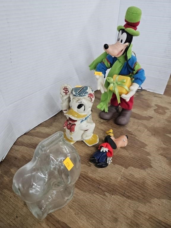 Snoopy, Donald duck bank and goofy animated