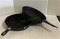 Frying pan lot includes a cast iron Lodge with a