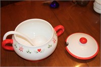 Christmas motif ceramic serving bowl w/lid