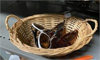 SUNGLASSES GROUP IN BASKET