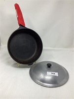 Wagner Ware - 0 - Sidney Cast Iron Skillet w/lid