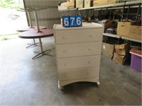 WHITE PAINTED DRESSER 4 DRAWER ON CASTERS