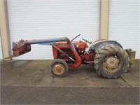 Ford 681 (800 series) Tractor w/Loader