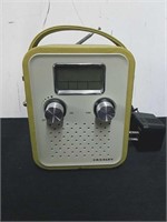 5X 4.5 x 6.5 in vintage Crosley AM FM radio