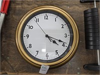 Wall clock 10-in diameter