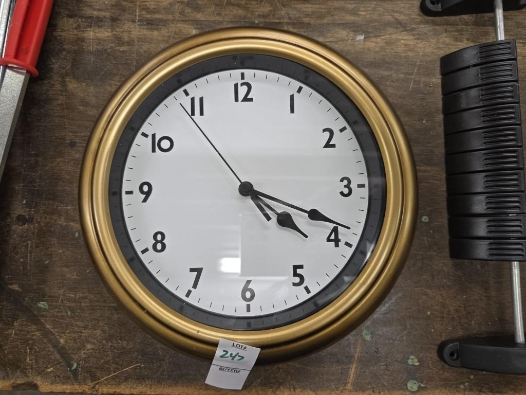Wall clock 10-in diameter