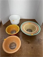 Vintage Pyrex nested Mixing bowls and Pyrex