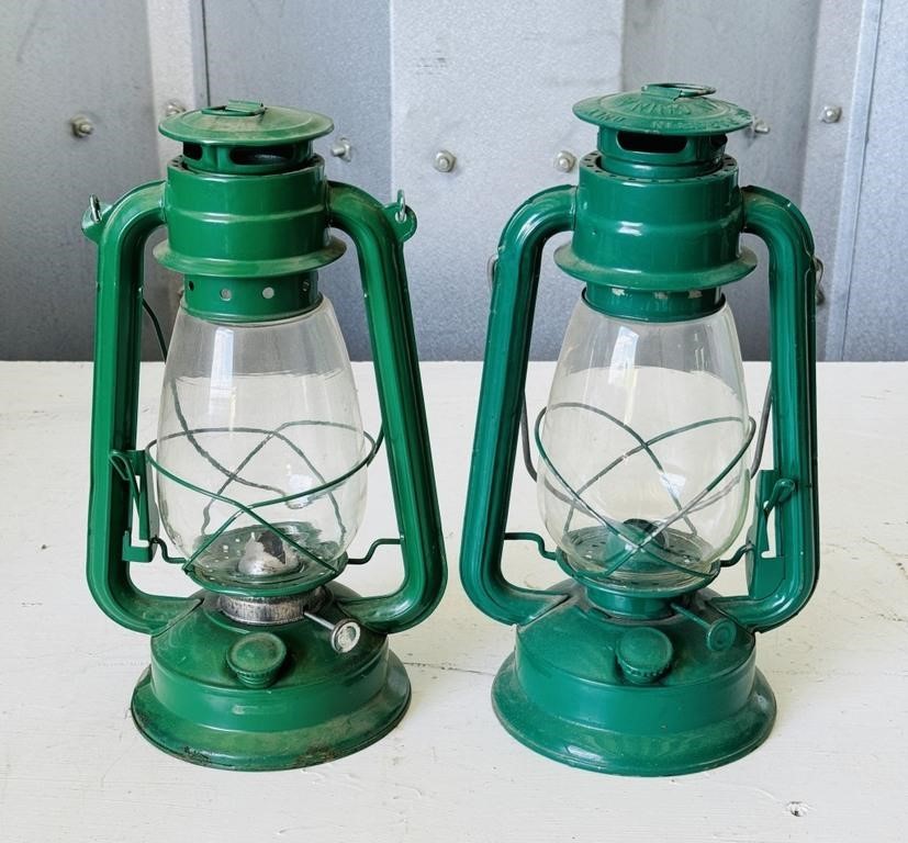 2 Green Lanterns, both have wicks
