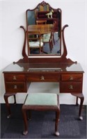 Antique style mirrored dressing table