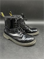 Pre-Owned Doc Martens (Size 4)