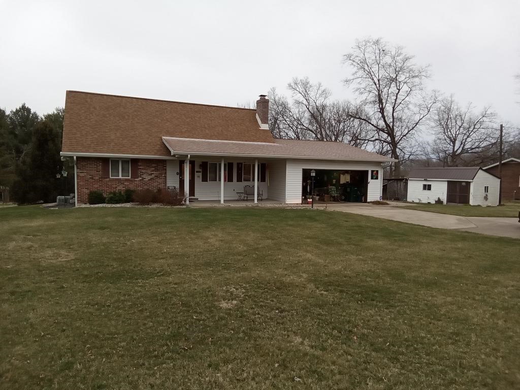 Country Home on 1 Acre 4 Bedroom 3.5 Bath Full Basement