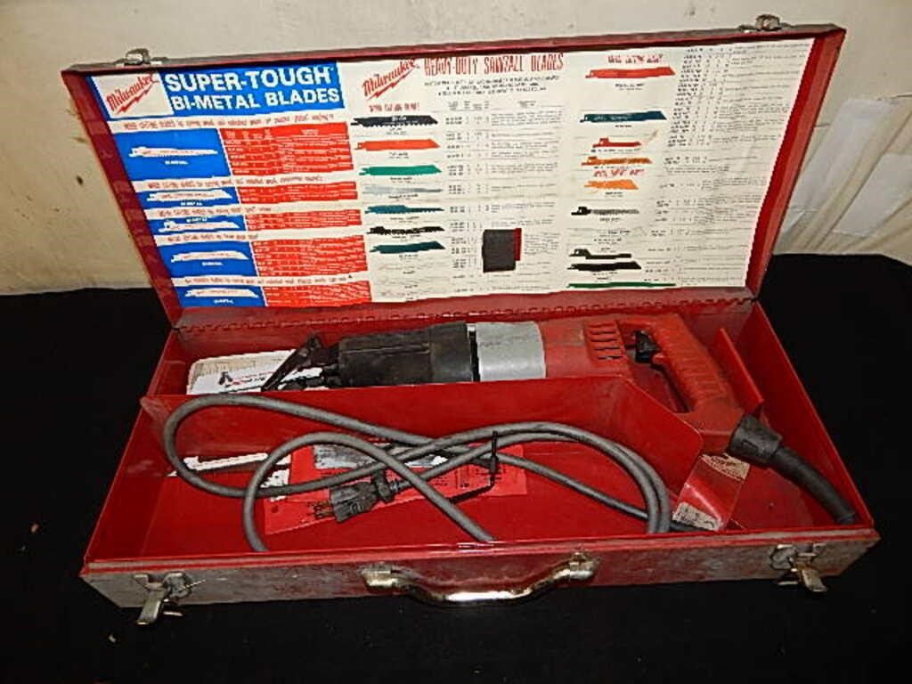 Milwaukee Heavu Duty Sawzall & Metal Case