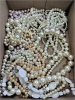 Lot of beaded necklaces (some broke)
