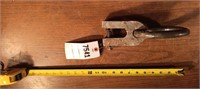 Shackle 1 1/8” opening 1” thickness