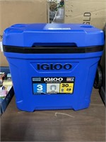 IGLOO WHEELED COOLER HOLDS 42 CANS ** APEARS
