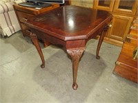 CHERRY CARVED QUEEN ANNE LEG END TABLE