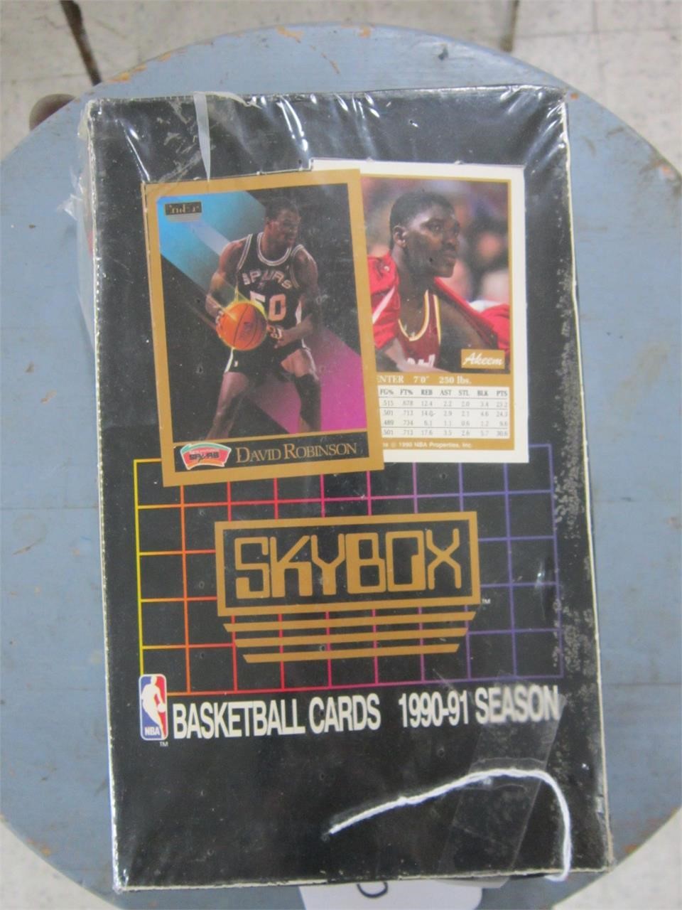 SEALED BOX OF 1990-1991 BASKETBALL SPORTCARDS