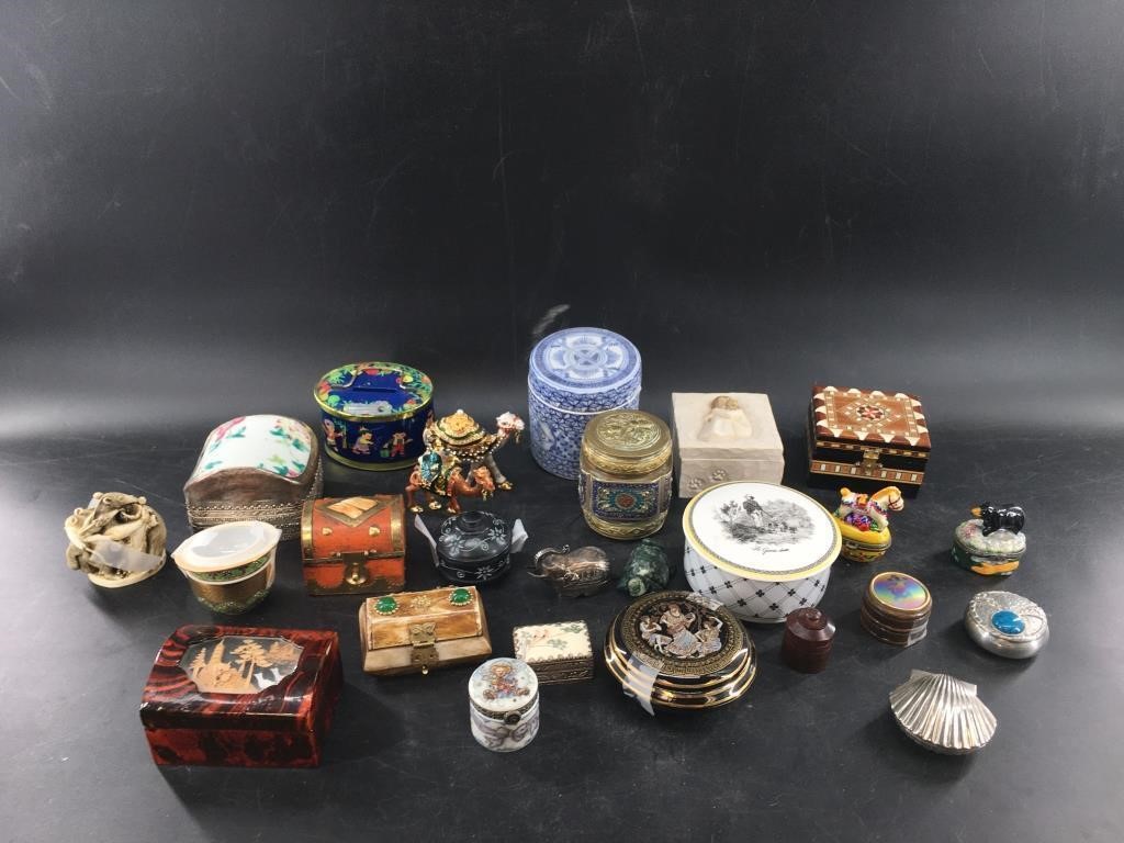 Collection of trinket boxes,