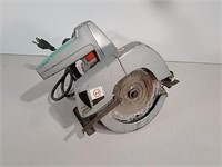 Black & Decker Circular Saw Working