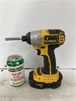 DeWalt 1/4 in cordless impact driver with 18 v
