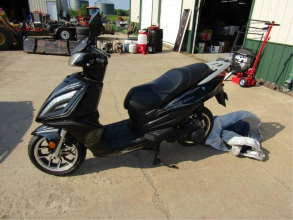 2019 Tao Tao Quantum Tour 150cc Scooter, Runs