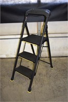 Gorilla Ladders 300lb capacity 3 step ladder