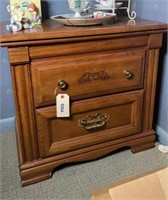 PAIR OF MATCHING BROYHILL NIGHT STANDS