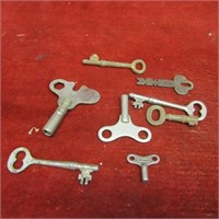 (8)Vintage skeleton keys. Schuco wind up key.