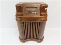 Vintage Philco Cabinet Radio  ***WILL NOT SHIP***