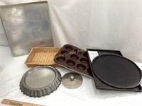 Assorted Kitchen Items