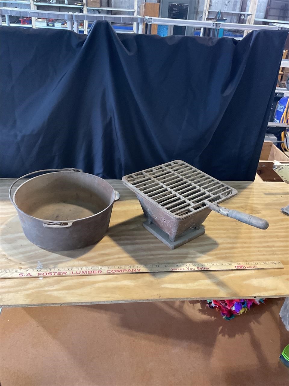 Cast iron pot, hibachi grill