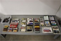 HO SCALE MODEL TRAIN ACCESSORIES, INCLUDES TRAIN