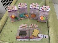 COLLECTION OF 6 TY BEANIE PUZZLE ERASERS IN OBS