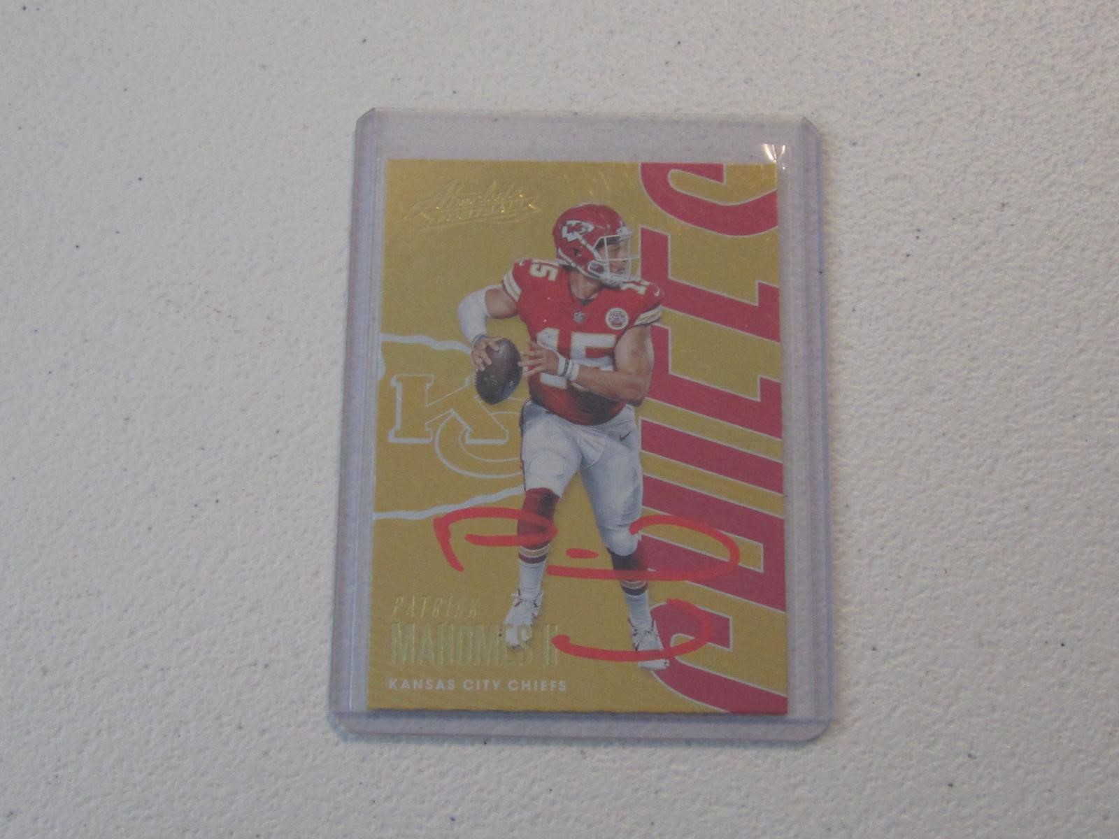 PATRICK MAHOMES SIGNED SPORTS CARD WITH COA