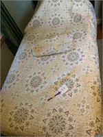TWIN BEDSPREAD WITH SHAM QUILY