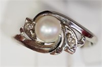 10K White Gold Cultured Pearl & Diamond Ring