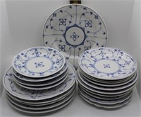 Lot of 20 Assorted Blue / White Plates
