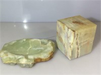 Pair of Onyx pieces incl. block and oval carved