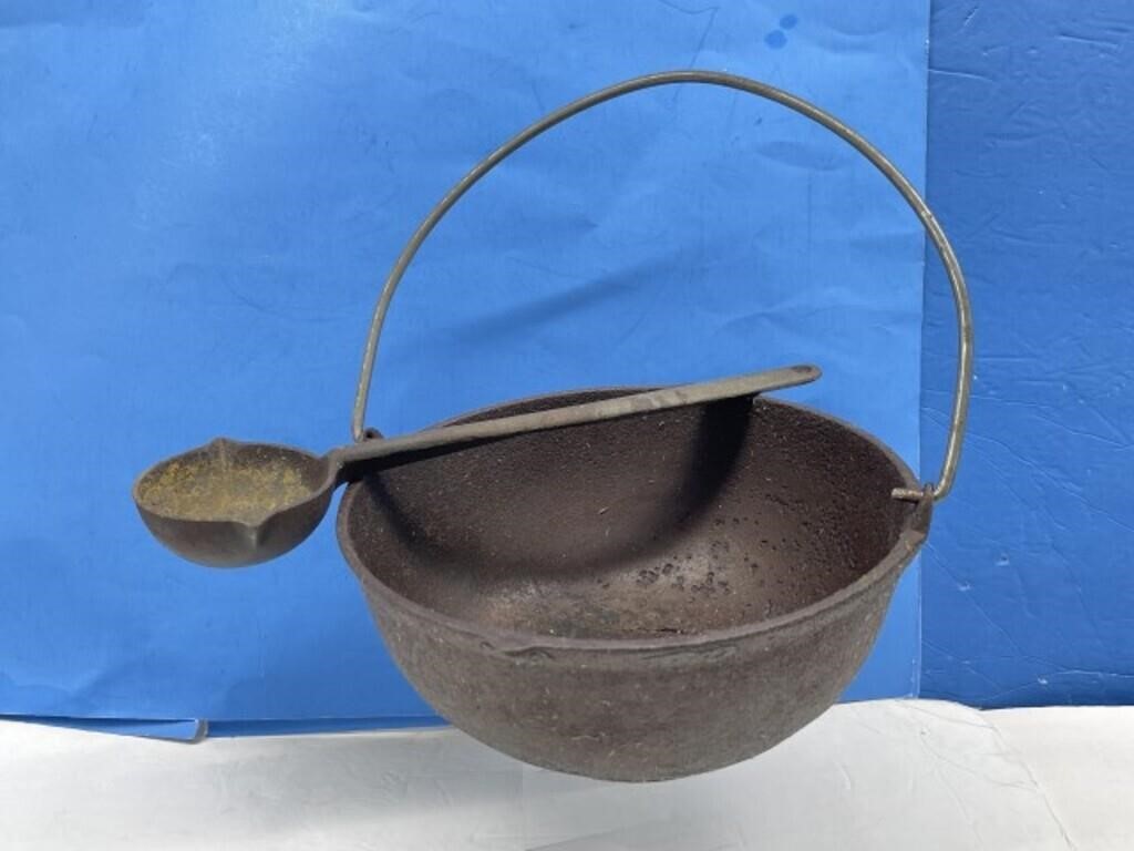 Cast Iron Pot With Cast Iron Ladle