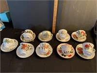 Lot of Christmas cups & saucers