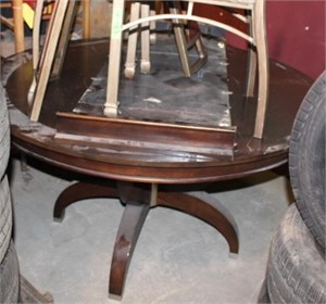 Round Wood Table & 4 Chairs, estate