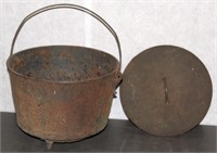 3 ftd cast iron kettle, bail handle, 12" diameter