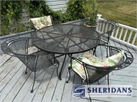 WROUGHT IRON PATIO SET W/4' TABLE AND (4) CHAIRS