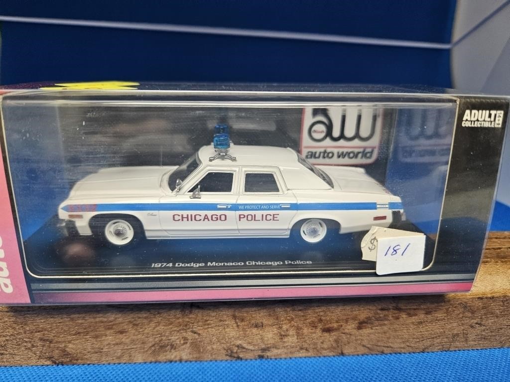 1:43 SCALE RESIN REPLICA AUTO WORLD CHICAGO