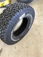 BF GOODRICH 30 X 9.50 R15/LT TIRE