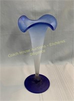 Blue glass tulip vase, Vase tulipe en verre bleu