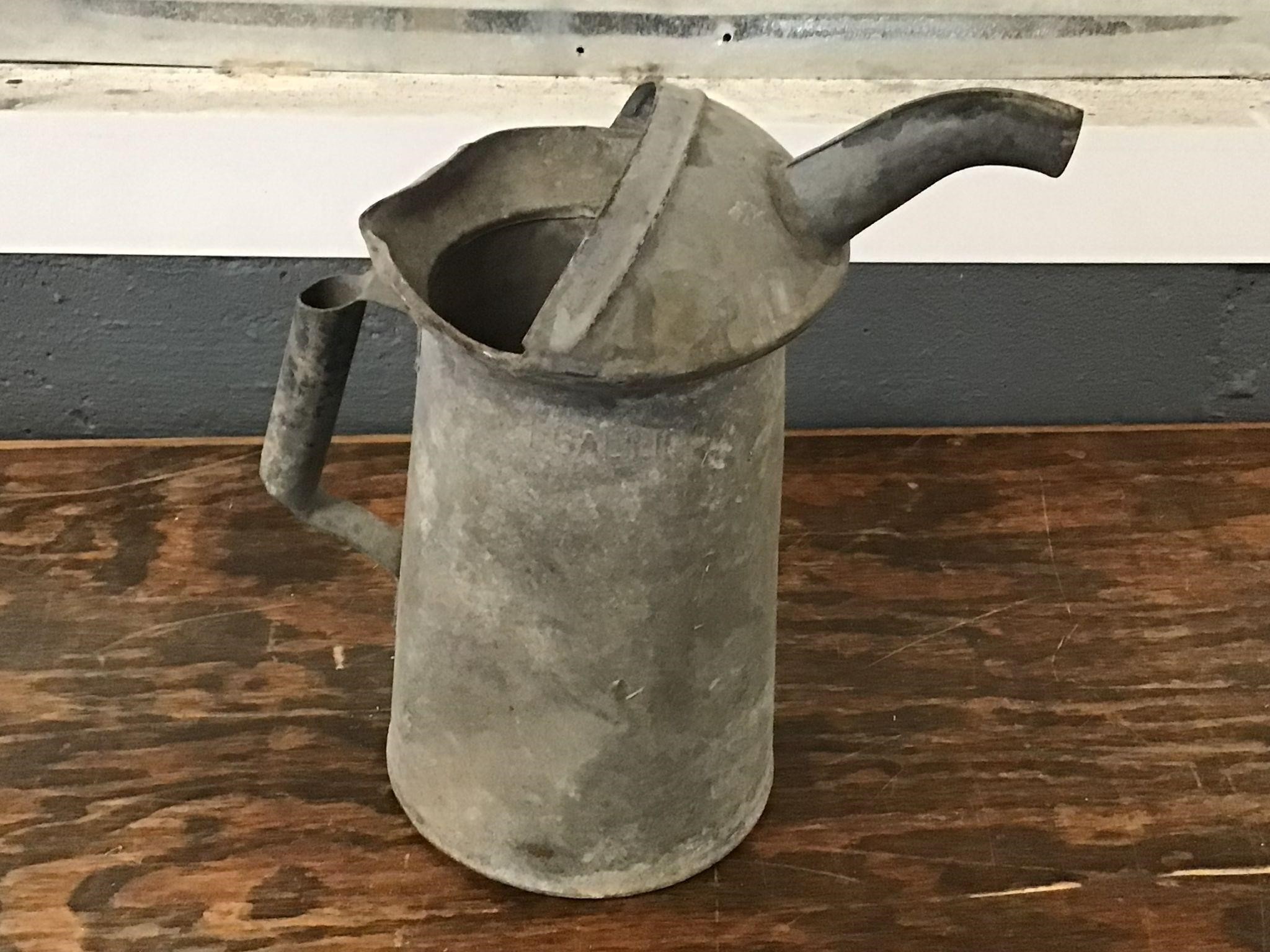 OIL CAN WITH HANDLE AND SPOUT