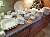 DINNERWARE & SERVING DISHES/PLATTERS