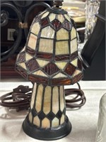 Stained glass night stand lamp