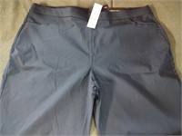 Women's Plus Size Alfred Summer Navy Capris - NWT